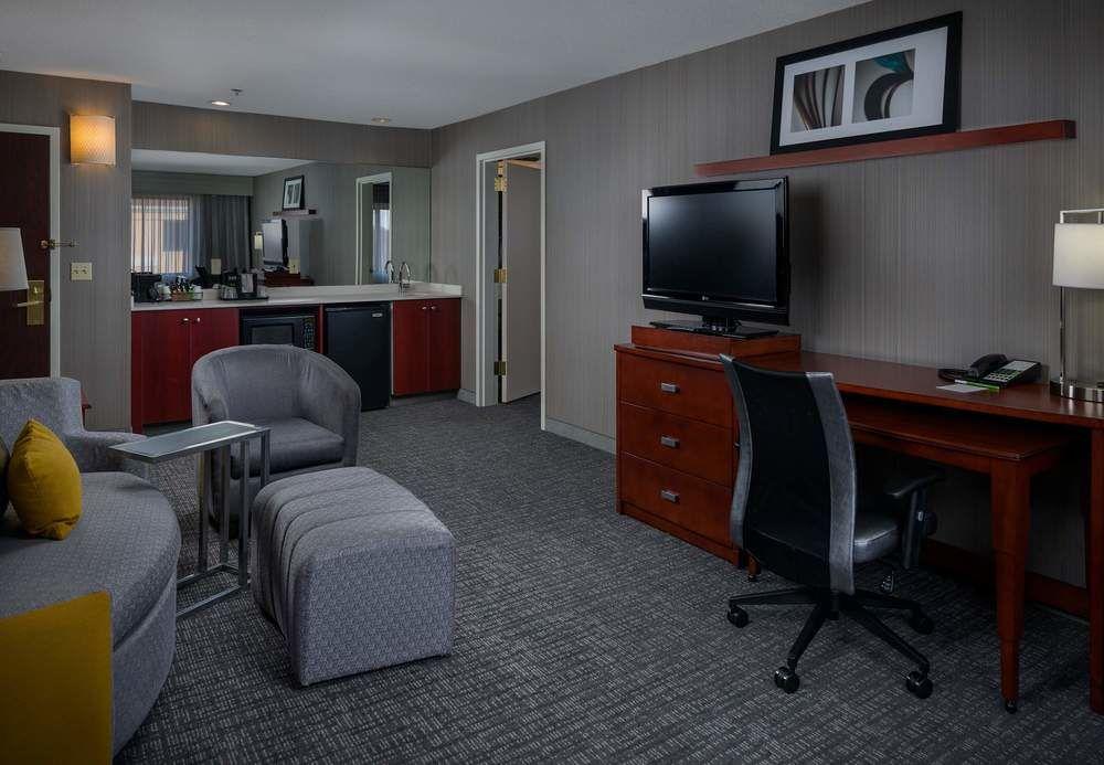 Courtyard By Marriott New Haven Orange Hotel Esterno foto