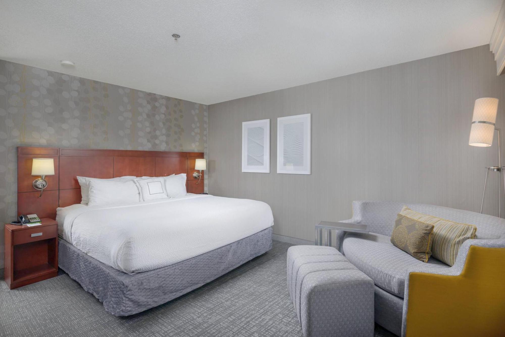 Courtyard By Marriott New Haven Orange Hotel Esterno foto