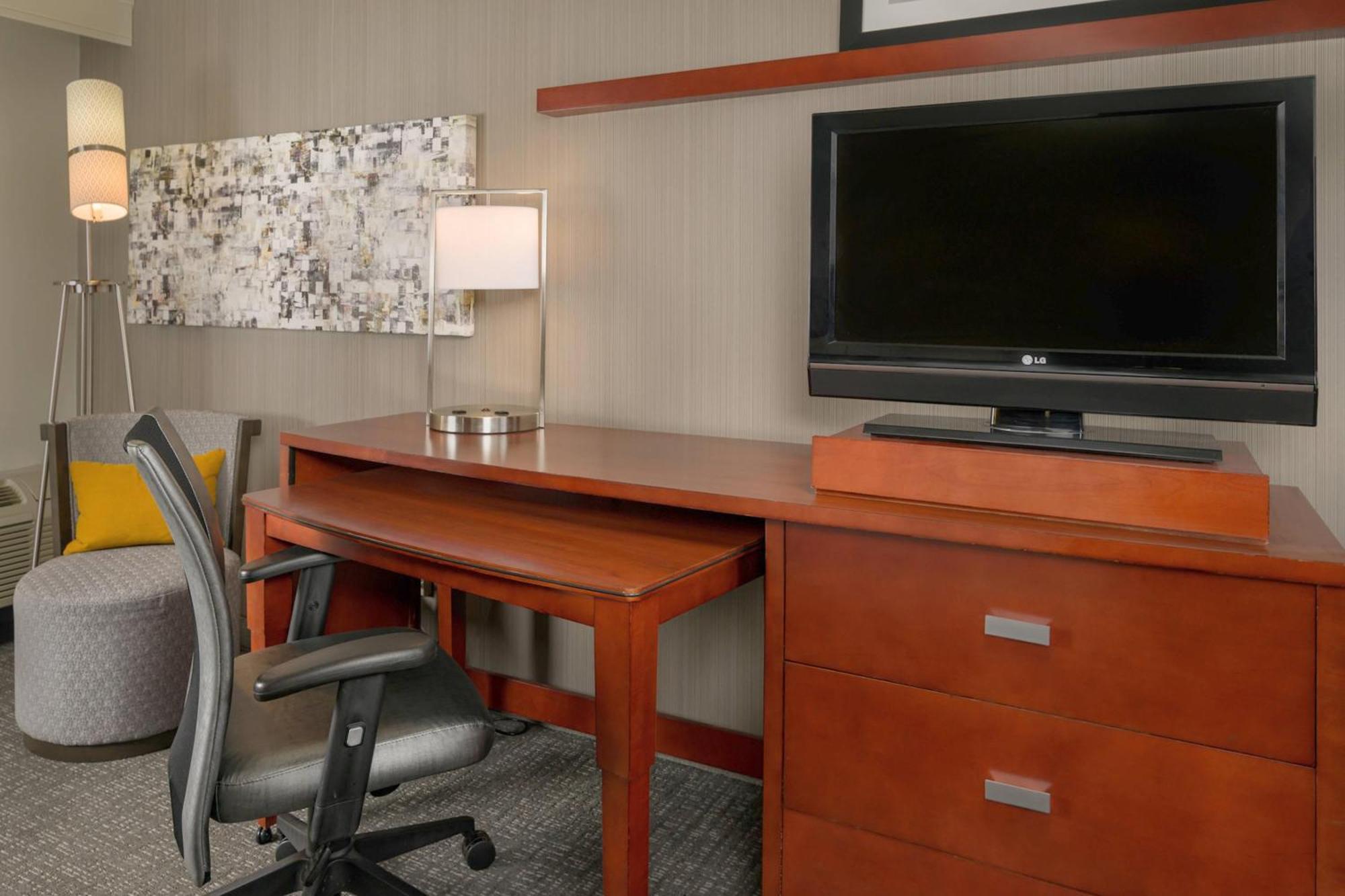 Courtyard By Marriott New Haven Orange Hotel Esterno foto